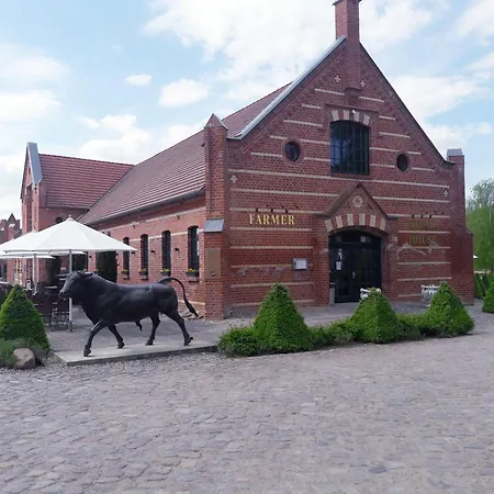Ferienhausidylle Mit Motorboot Am