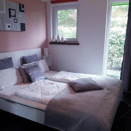 Semesterbostad Ferienhausidylle Mit Motorboot Am