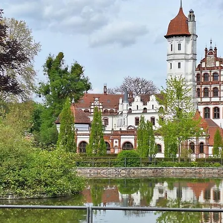 Ferienhausidylle Mit Motorboot Am *