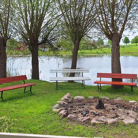 Ferienhausidylle Mit Motorboot Am *
